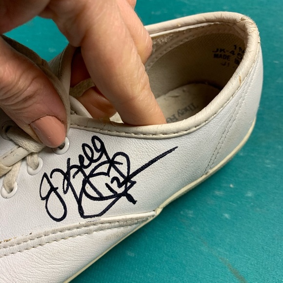 Autographed sneakers; buffalo bills:Jim Kelly etc. - Picture 6 of 6